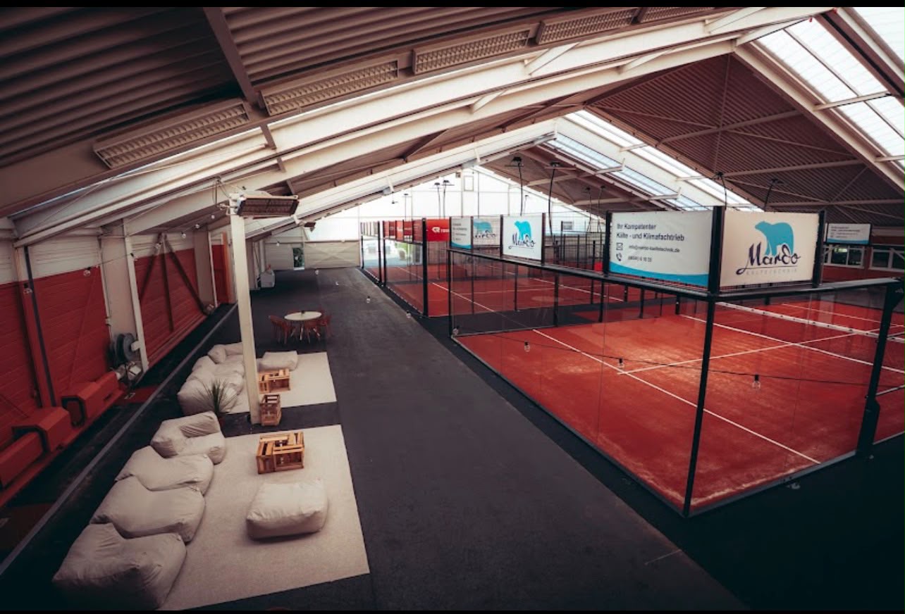 Bouw en onderhoud van padelbanen: Kwalitatief content creëren dat gericht is op het verhogen van de organische zoekvolumes. Het optimaliseren van content voor zoekmachines door het toepassen van relevante zoekwoorden. Het monitoren en rapporteren van website, statistieken om de seo, strategie te verbeteren.  